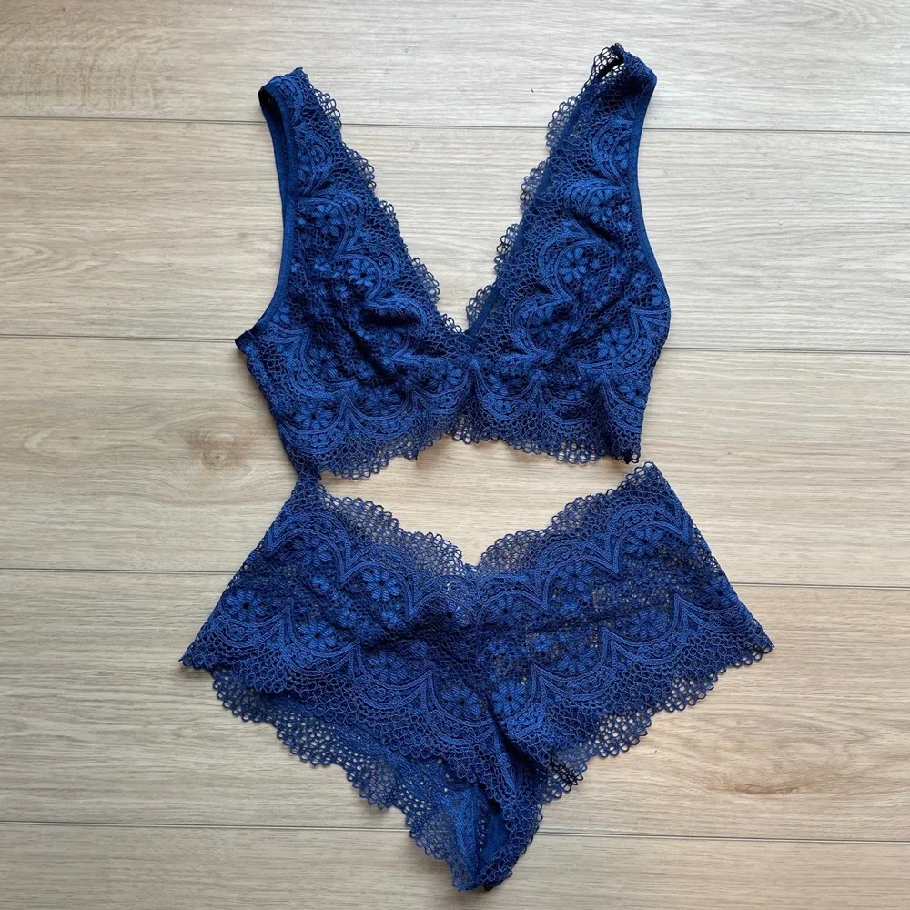 Victoria Secret Navy Blue Floral Lace Bralette and Boy Short Set Medium